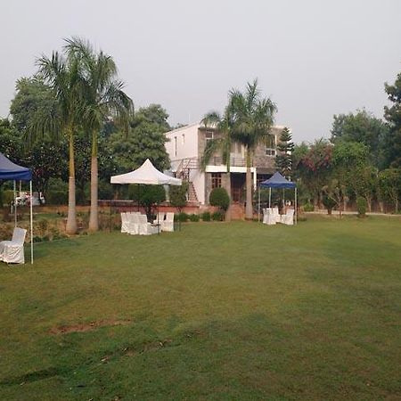 Club Awara Holiday Resort Manesar Eksteriør billede