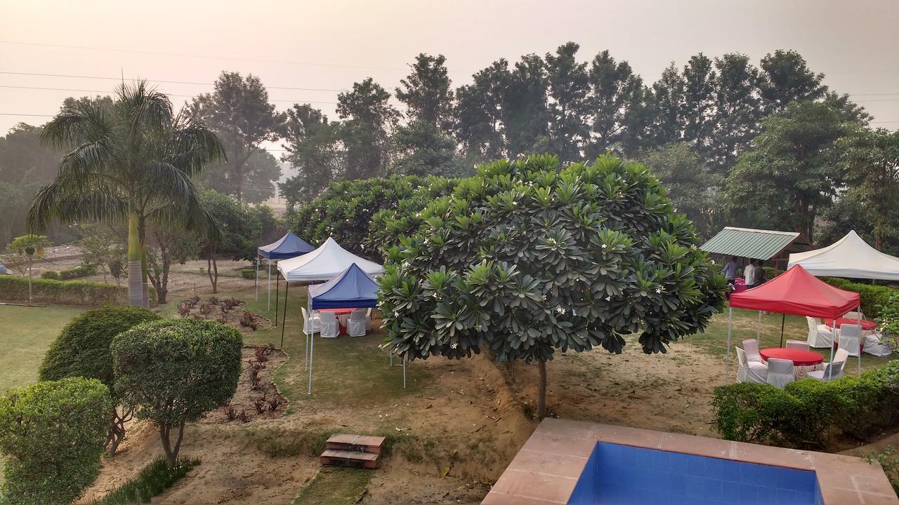 Club Awara Holiday Resort Manesar Eksteriør billede